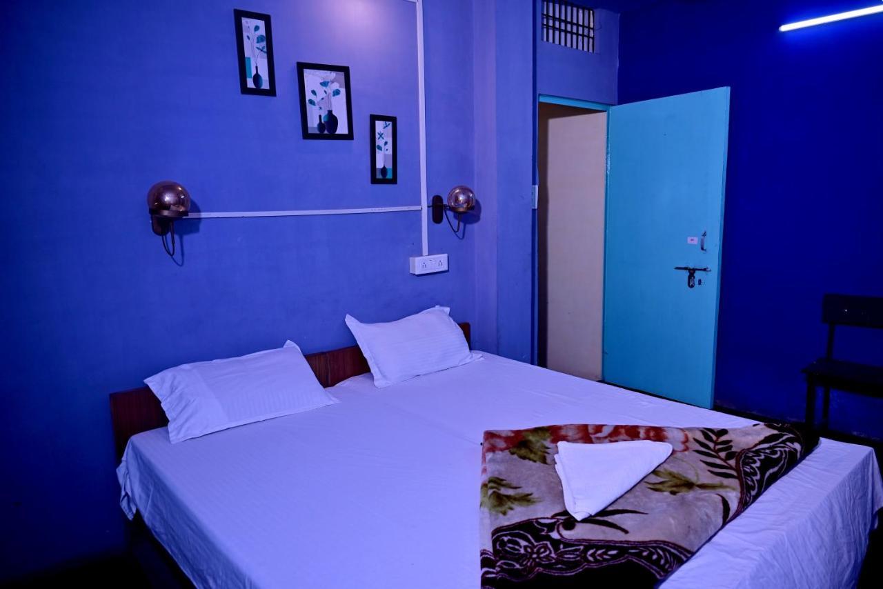 ורנאסי Banaras Rest House מראה חיצוני תמונה