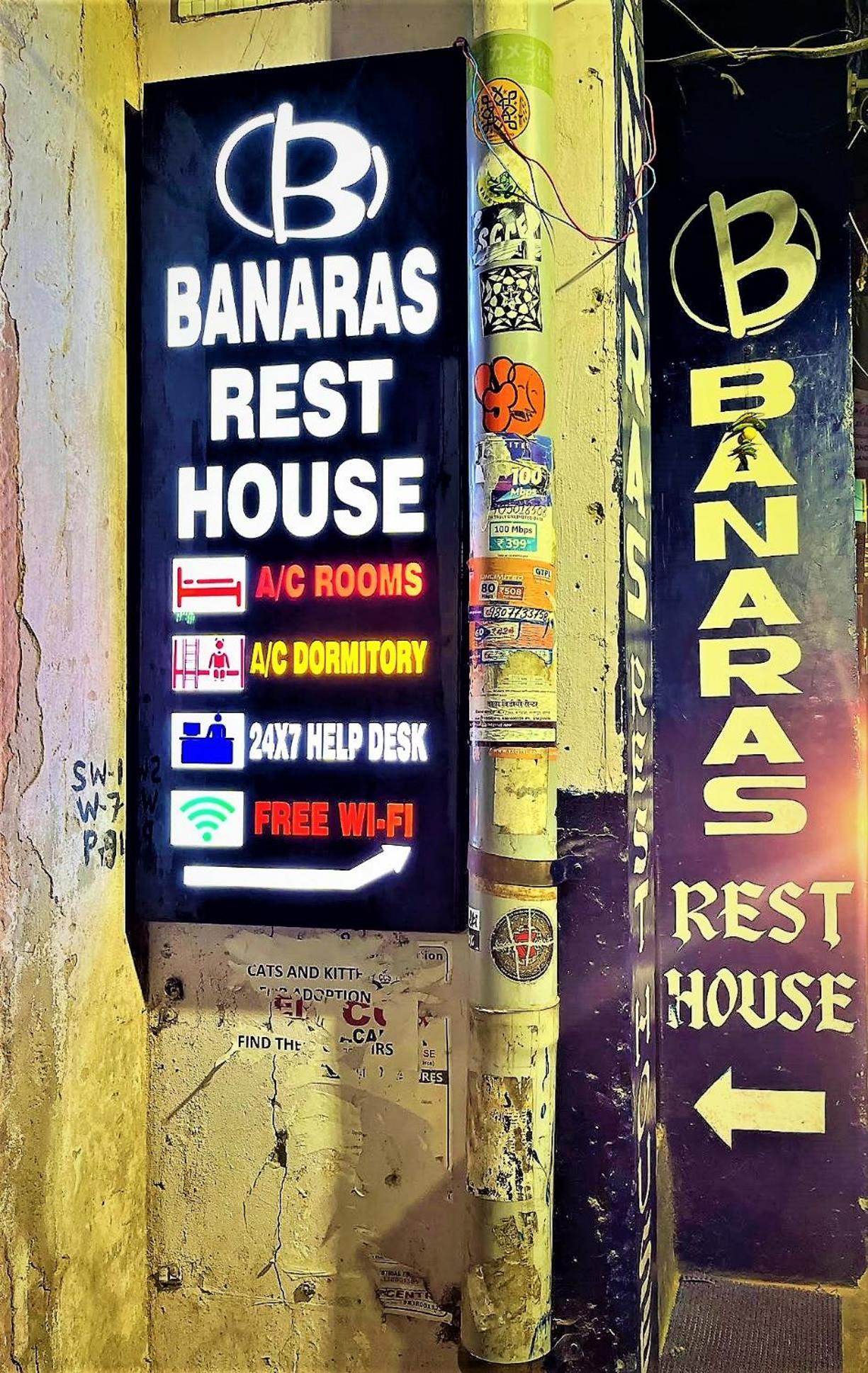 ורנאסי Banaras Rest House מראה חיצוני תמונה